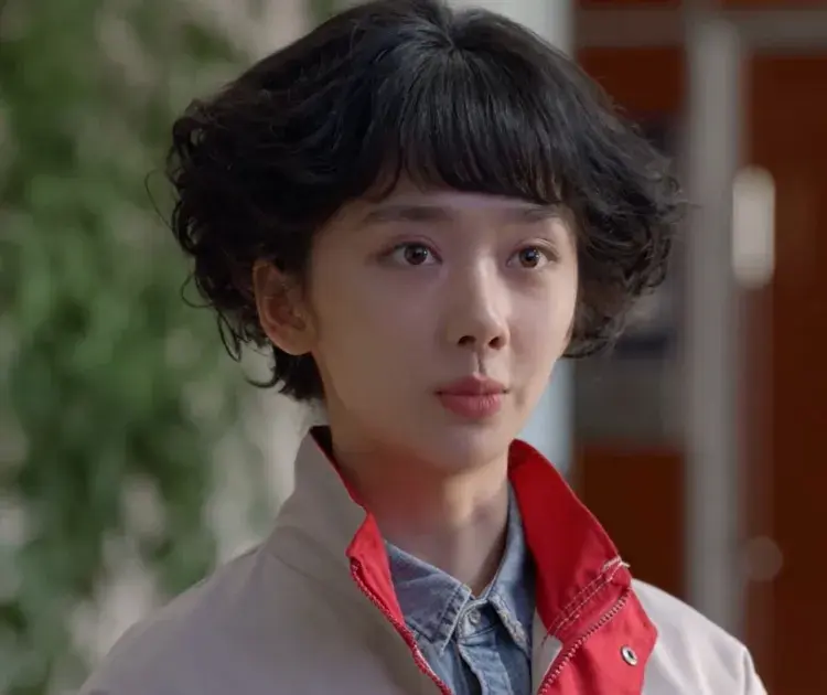 钱投网 《淬火年代》王影璐是硬塞进来的吧，人设太多余，演技也非常尴尬